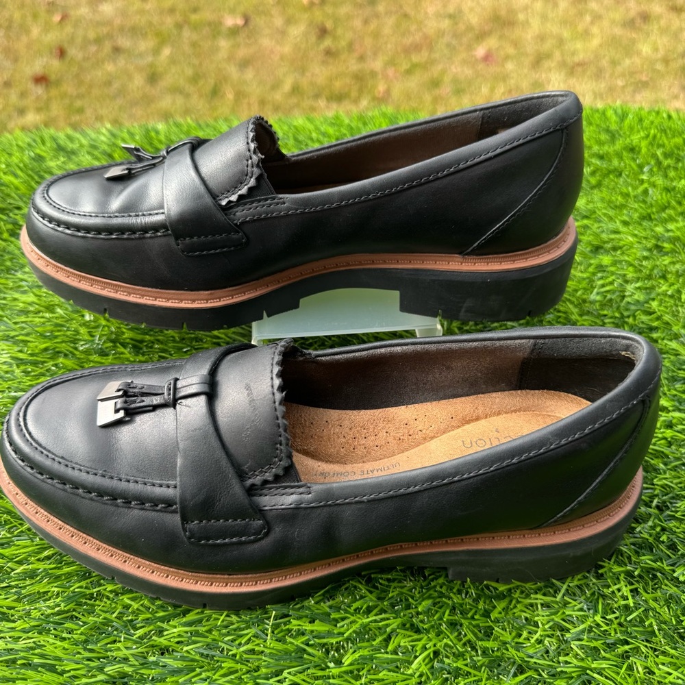 Clarks Westlynn Bella 
Black Leather Women's Loafers Size 6